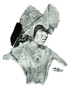 Mustavalkoinen kuva nuoresta naisesta, jolla on päähine.