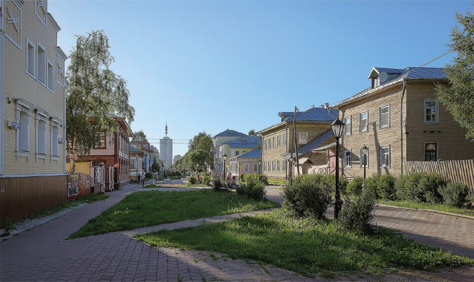 Kivetty katu, jonka keskellä viheralueita.