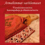 Armahimmat varšišomaset -kirjan kansi kokonaan, sama kuva kuin tämän artikkelin pääkuvana, mutta myös kirjan kannen punainen alareuna näkyy tekijätietoineen: Toimittanut Maija Vaara, KSS.