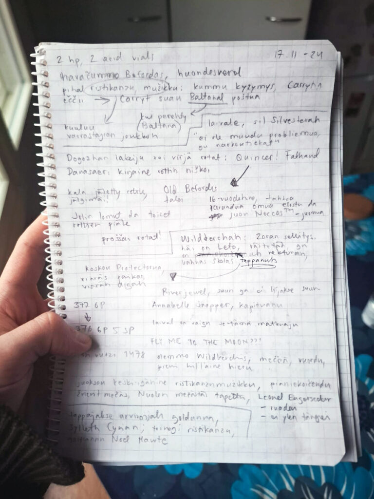 Käsinkirjoitettuja karjalankielisiä muistiinpanoja ruutuvihon sivulla.