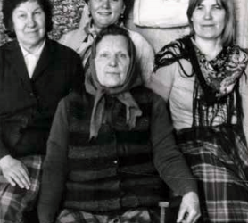 Tutkijat ečitäh uuzii tiedoloi karjalazis runonpajattajis